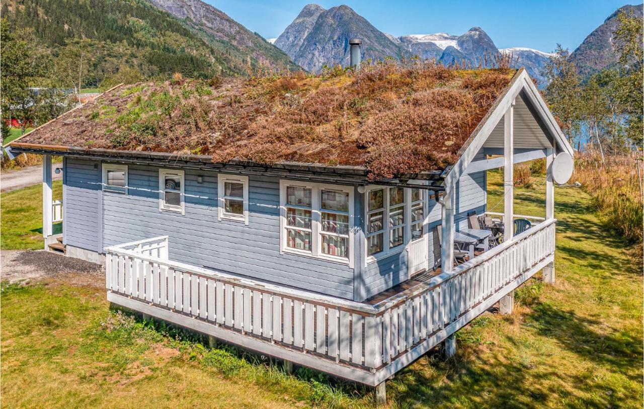 Cozy Home In Fjaerland With House A Mountain View Extérieur photo