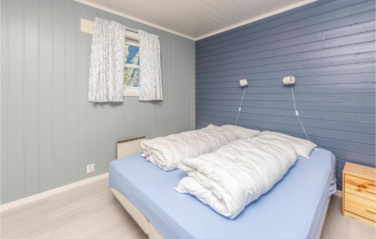 Cozy Home In Fjaerland With House A Mountain View Extérieur photo