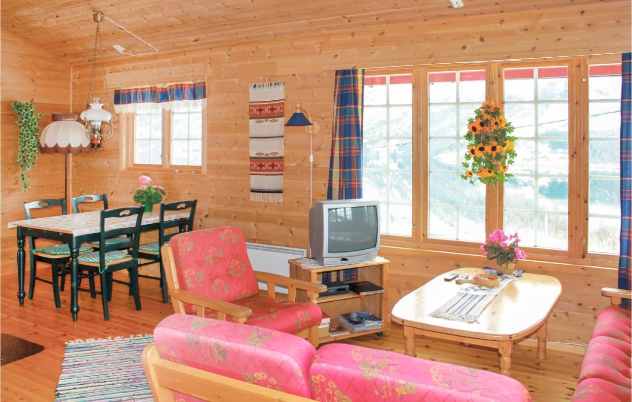 Cozy Home In Fjaerland With House A Mountain View Extérieur photo